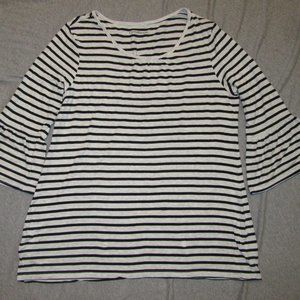 Croft & Barrow Knit Shirt with Ruffled Sleeves Size L